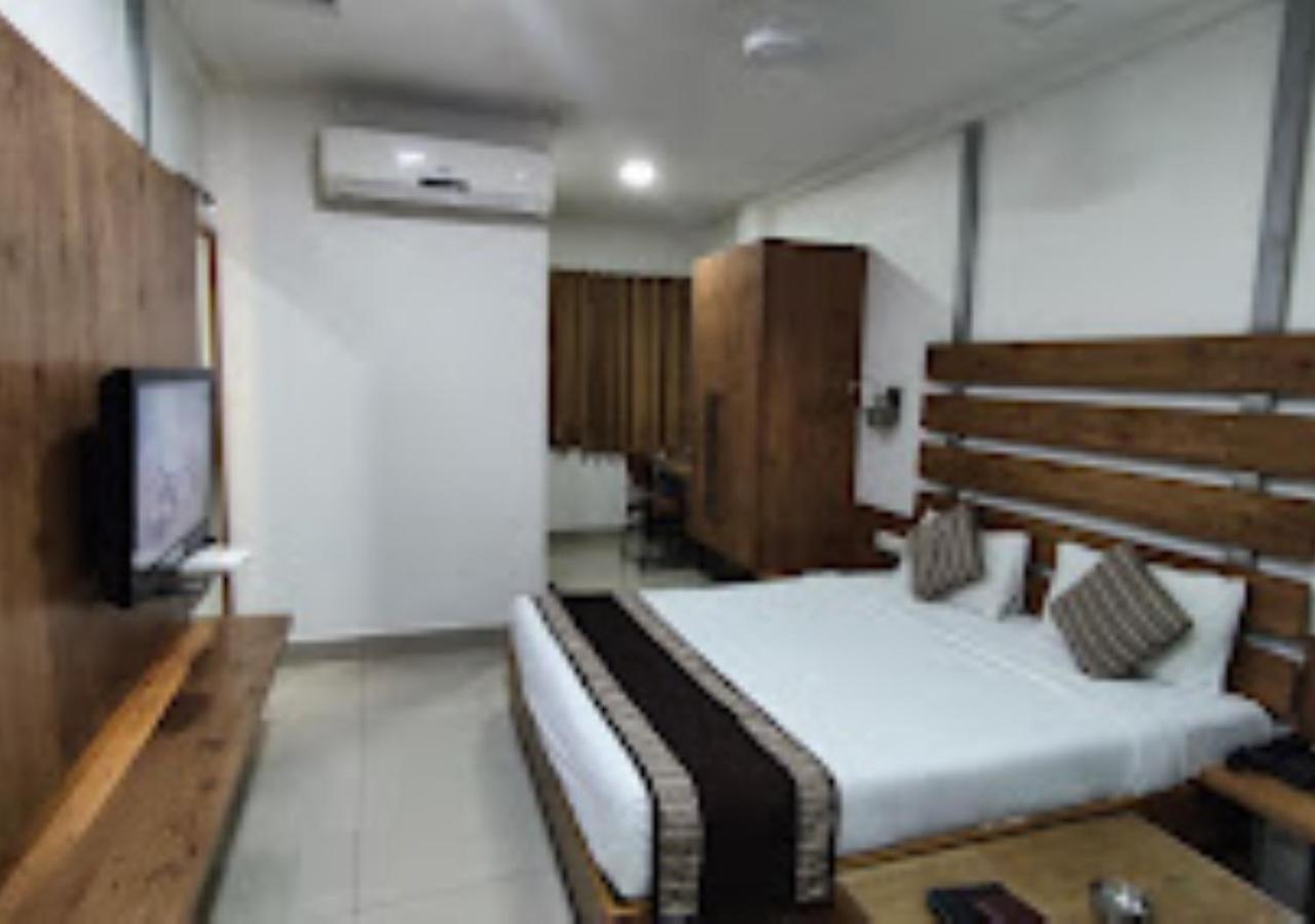 Hotel Siddharth Premiere Chandrapur ภายนอก รูปภาพ